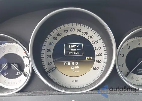 2012 Mercedes-Benz C 300 Luxury 4Matic z USA, uszkodzony, nr VIN WDDGF8BB2CR226881